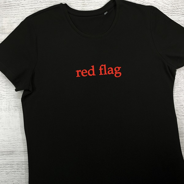 футболки з принтом - red flag