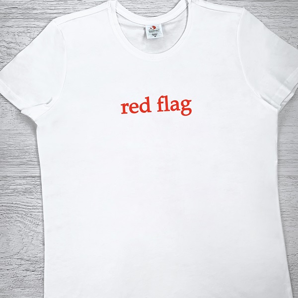 футболки з принтом - red flag